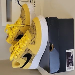 Mens nike air force 1 07 prm gently used with box size 12 worn once!